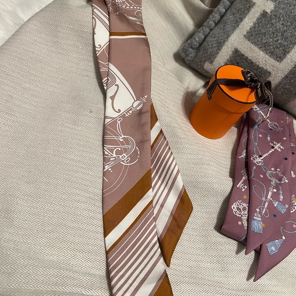 HERMES Silk Ex-Libris Twilly Beige White Caramel - Picture 3 of 3